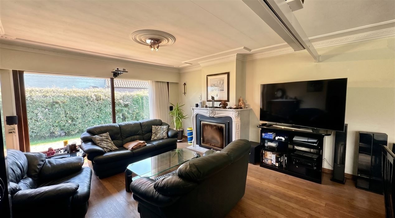 Vrijstaande gelijkvloerse woning op een perceel van 18a30ca.