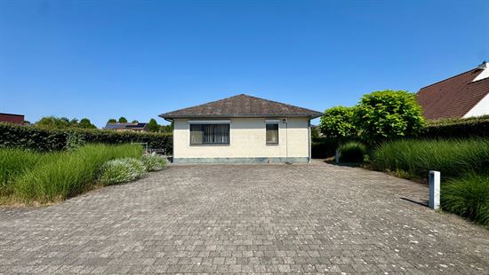 Vrijstaande gelijkvloerse woning op een perceel van 18a30ca.