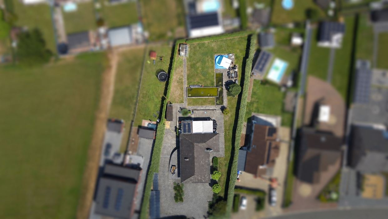 Vrijstaande gelijkvloerse woning op een perceel van 18a30ca.