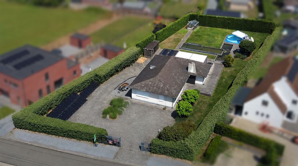 Vrijstaande gelijkvloerse woning op een perceel van 18a30ca.