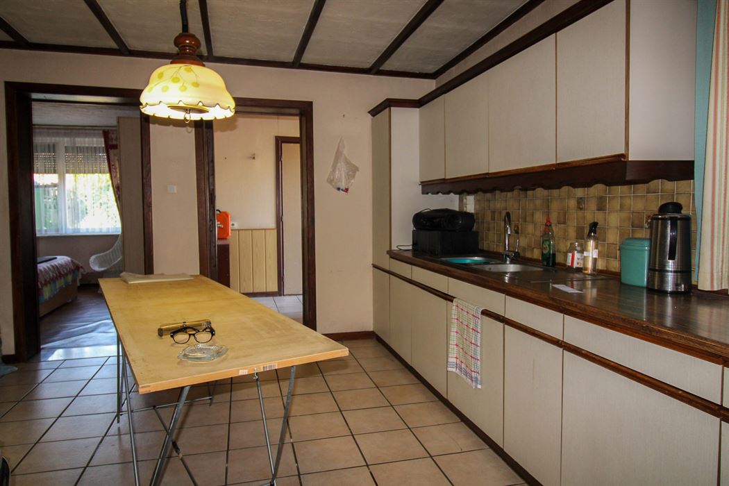 Te renoveren woning of interessante ontwikkelingsgrond in Opgrimbie!