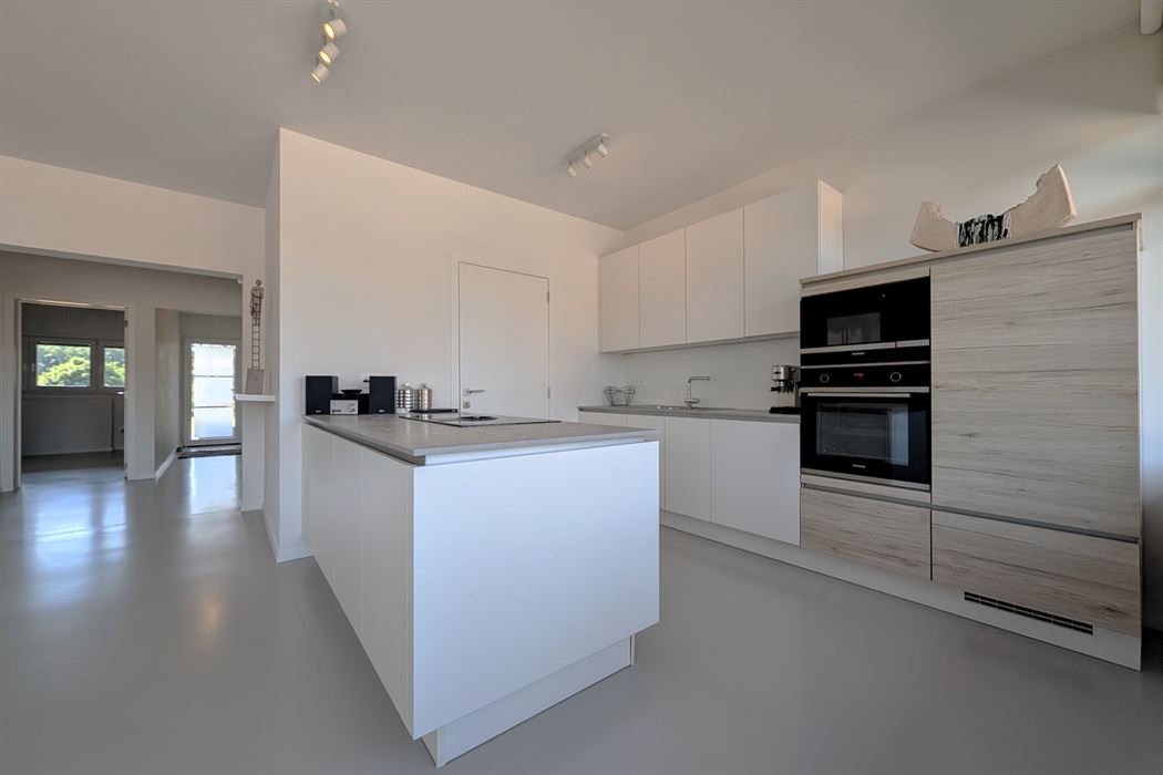 Instapklaar gerenoveerd appartement met 2 slaapkamers en 2 terrassen