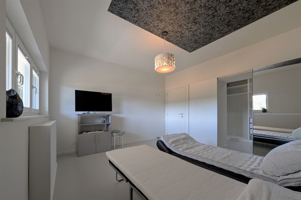 Instapklaar gerenoveerd appartement met 2 slaapkamers en 2 terrassen