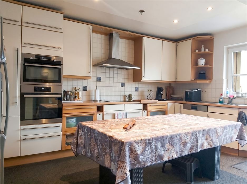 Wonen én werken op een toplocatie – praktijkruimte met ruime duplexwoning met 4 slaapkamers op een perceel van 4a23ca!