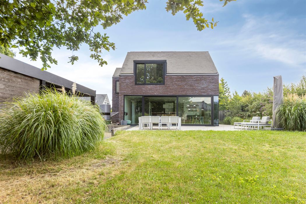 Exclusief wonen waar architectuur, ruimte en levenslang comfort samenkomen.