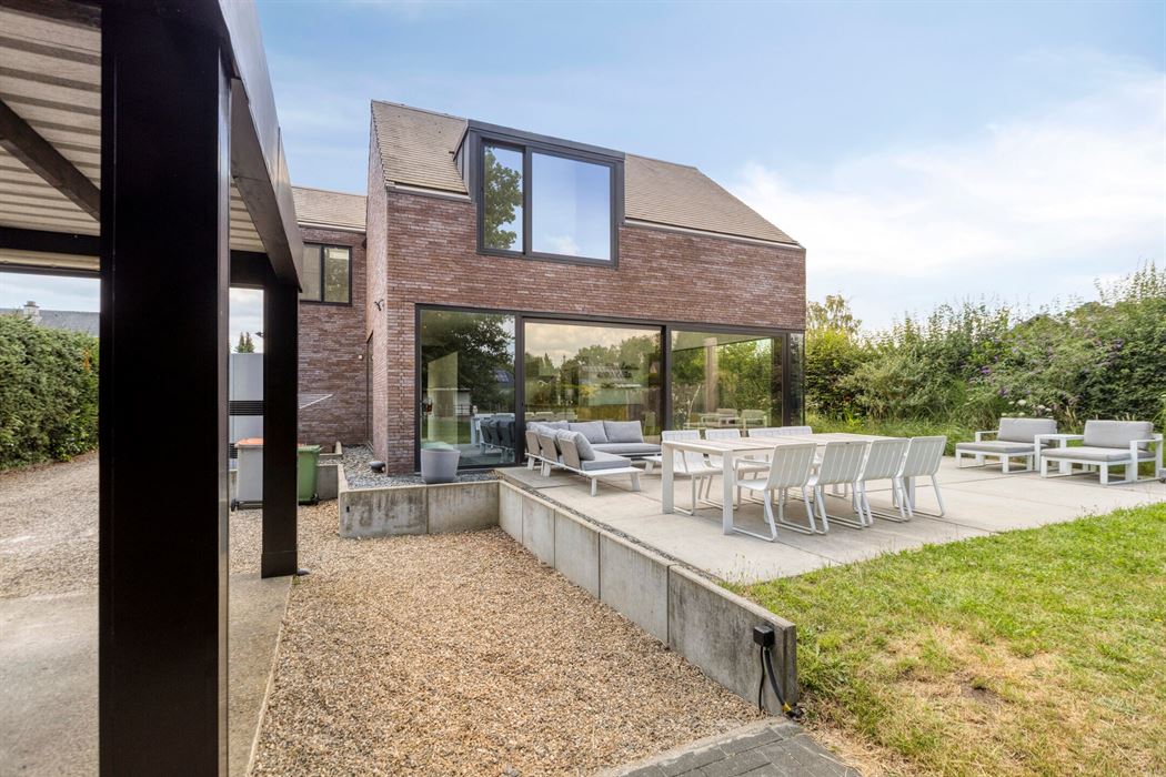Exclusief wonen waar architectuur, ruimte en levenslang comfort samenkomen.
