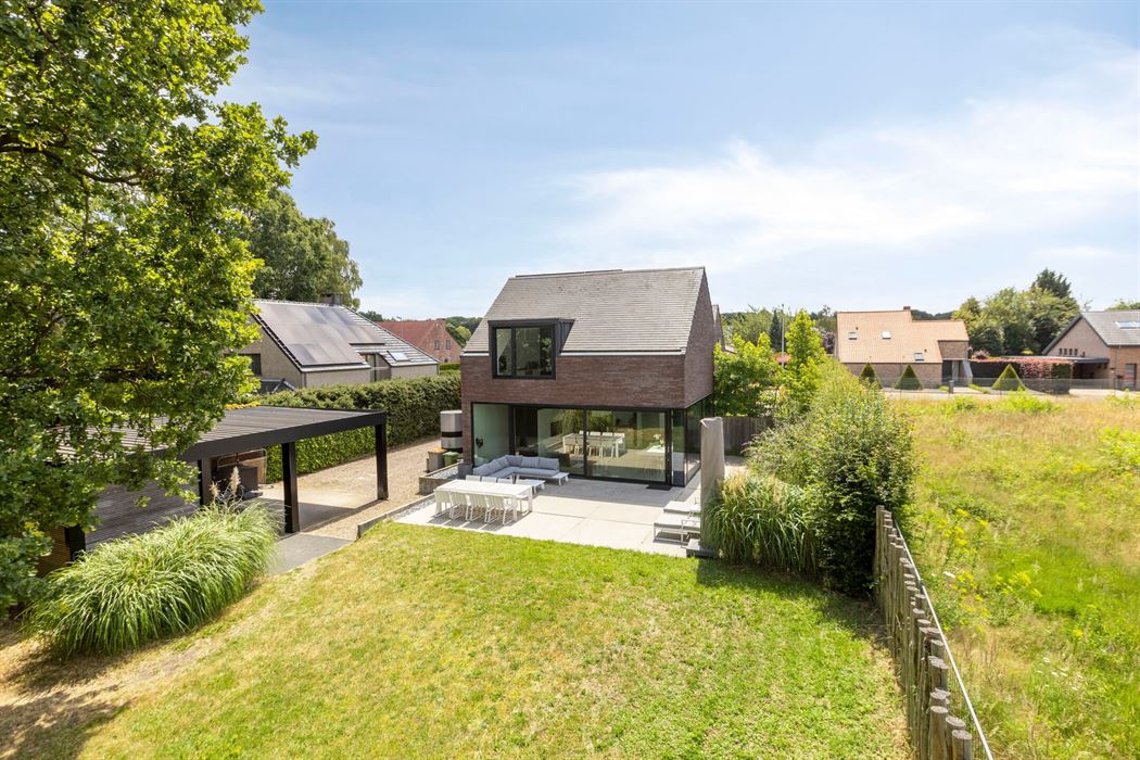 Exclusief wonen waar architectuur, ruimte en levenslang comfort samenkomen.