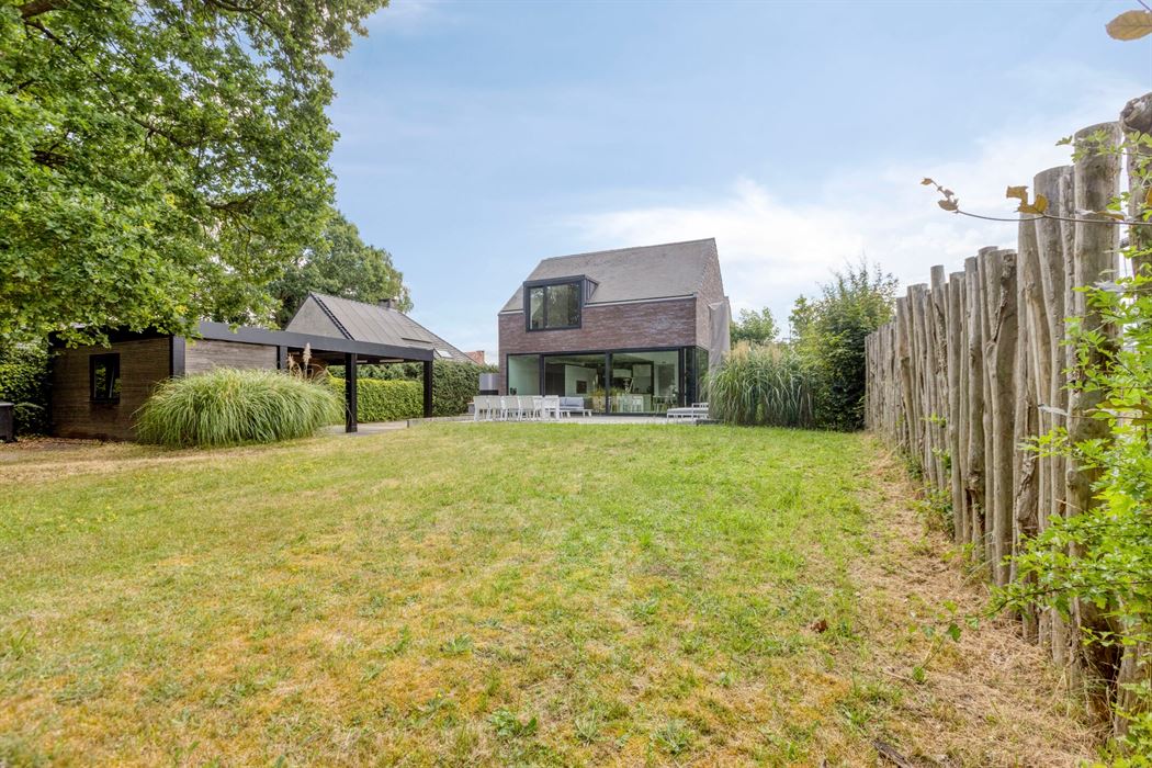 Exclusief wonen waar architectuur, ruimte en levenslang comfort samenkomen.