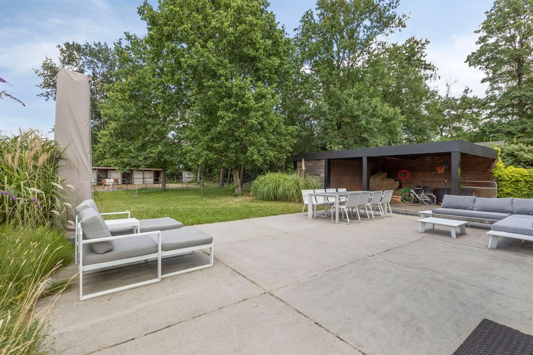 Exclusief wonen waar architectuur, ruimte en levenslang comfort samenkomen.