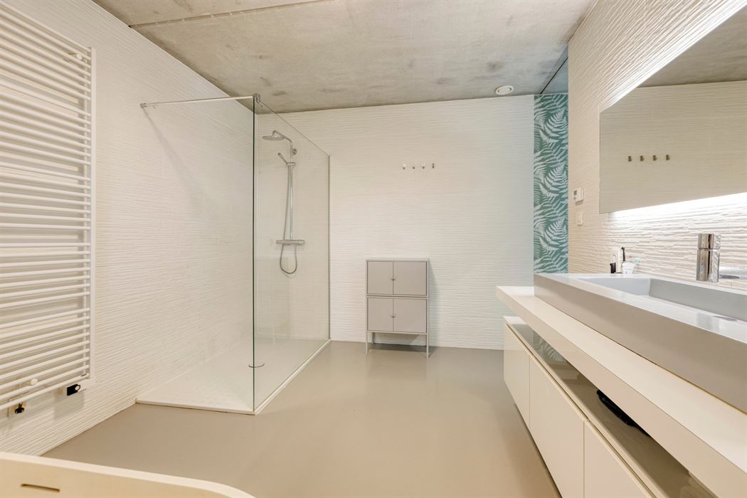 Exclusief wonen waar architectuur, ruimte en levenslang comfort samenkomen.