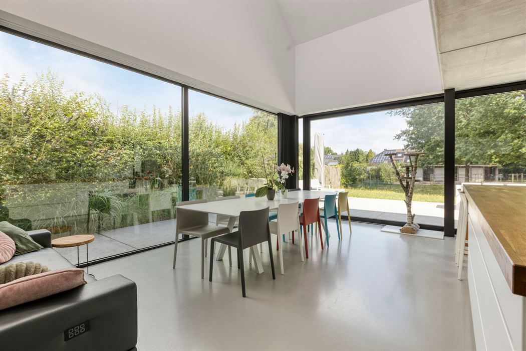 Exclusief wonen waar architectuur, ruimte en levenslang comfort samenkomen.
