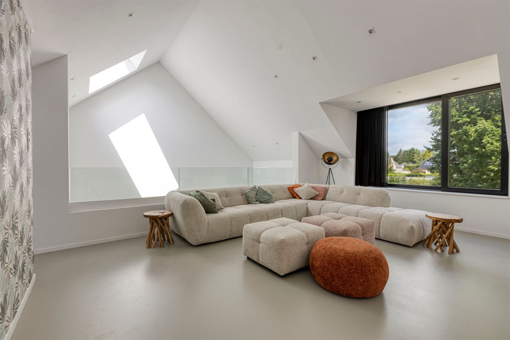 Exclusief wonen waar architectuur, ruimte en levenslang comfort samenkomen.
