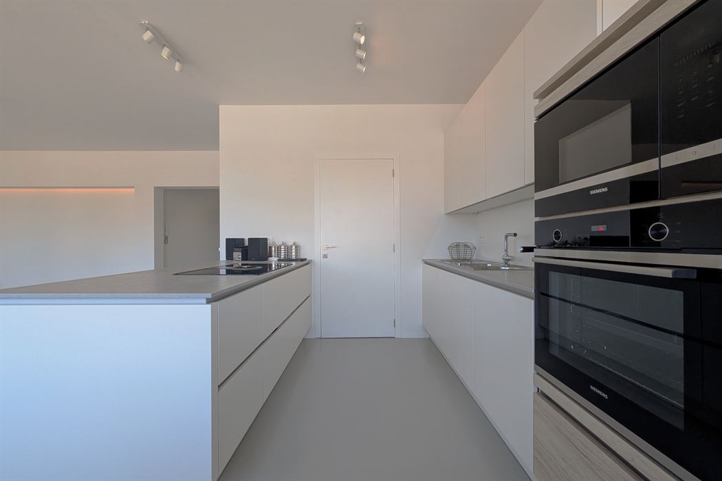Instapklaar gerenoveerd appartement met 2 slaapkamers en 2 terrassen