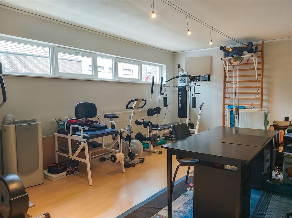 Wonen én werken op een toplocatie – praktijkruimte met ruime duplexwoning met 4 slaapkamers op een perceel van 4a23ca!