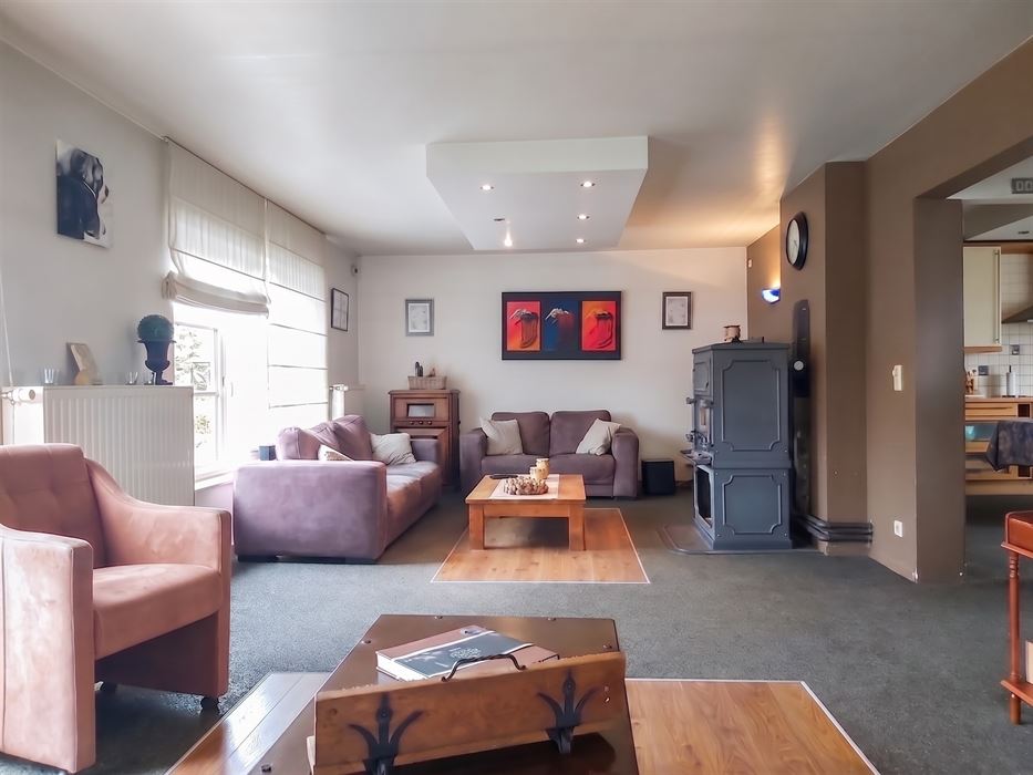Wonen én werken op een toplocatie – praktijkruimte met ruime duplexwoning met 4 slaapkamers op een perceel van 4a23ca!