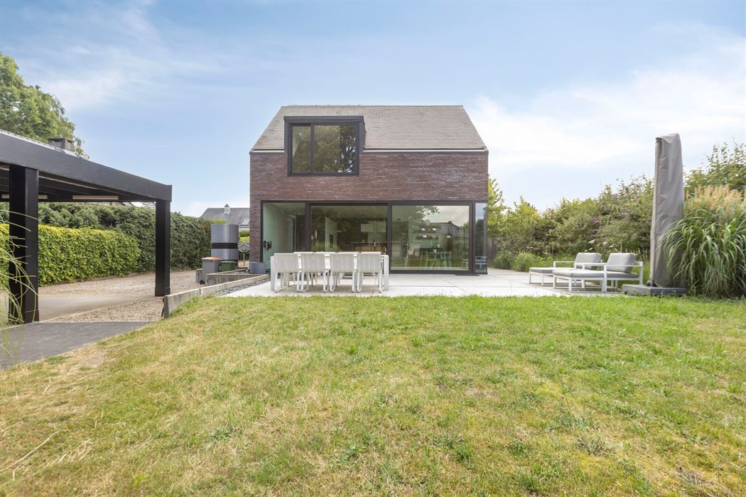 Exclusief wonen waar architectuur, ruimte en levenslang comfort samenkomen.