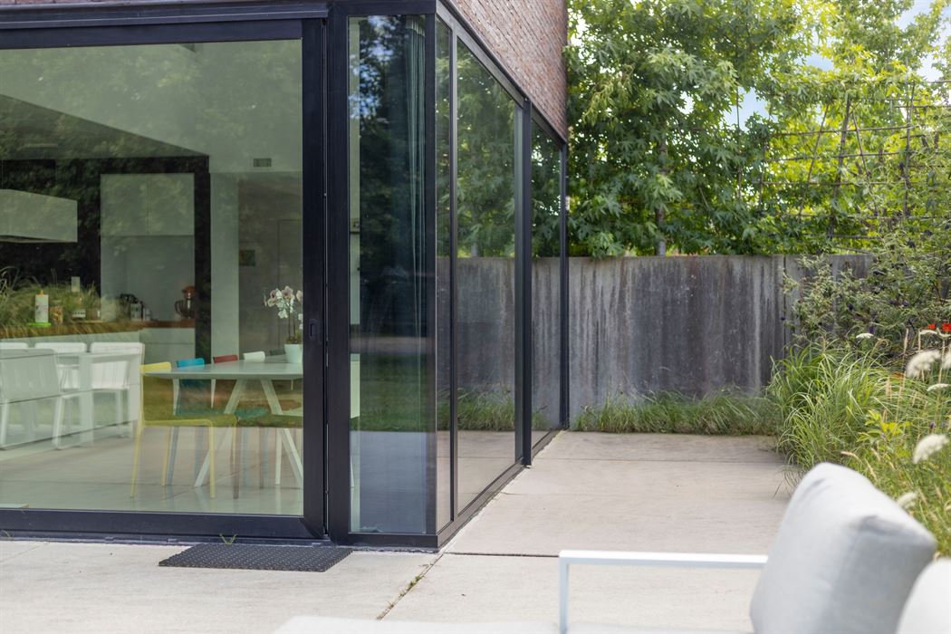 Exclusief wonen waar architectuur, ruimte en levenslang comfort samenkomen.