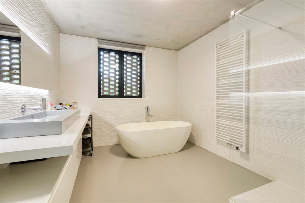 Exclusief wonen waar architectuur, ruimte en levenslang comfort samenkomen.