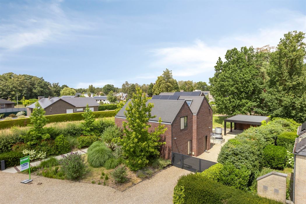 Exclusief wonen waar architectuur, ruimte en levenslang comfort samenkomen.