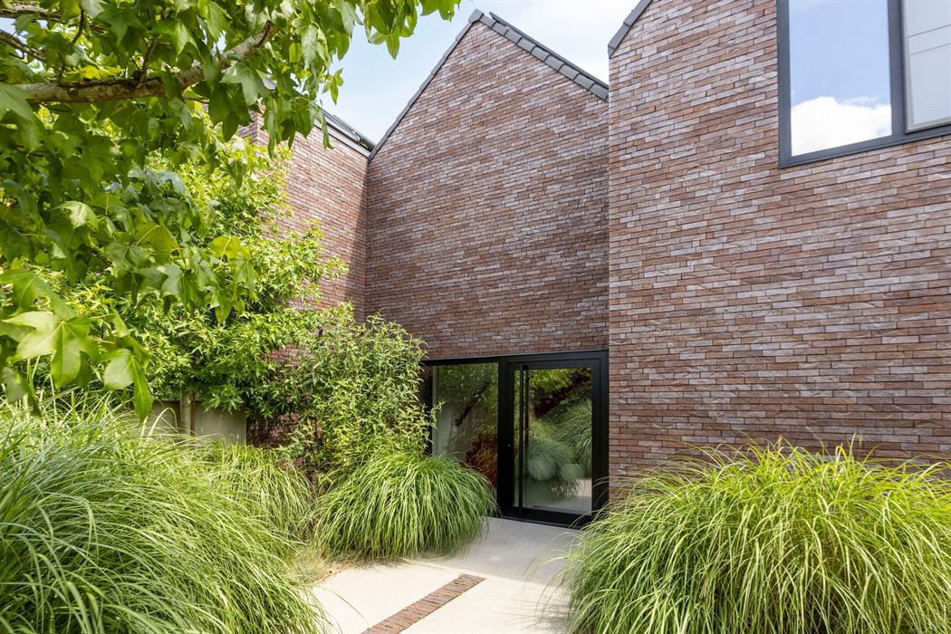 Exclusief wonen waar architectuur, ruimte en levenslang comfort samenkomen.