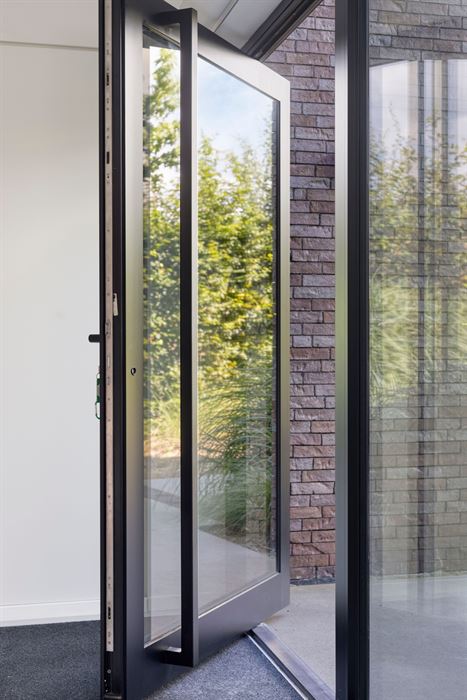 Exclusief wonen waar architectuur, ruimte en levenslang comfort samenkomen.