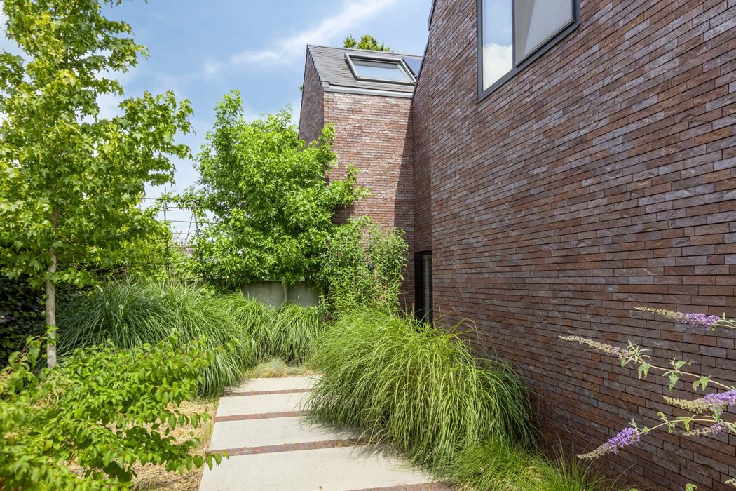Exclusief wonen waar architectuur, ruimte en levenslang comfort samenkomen.