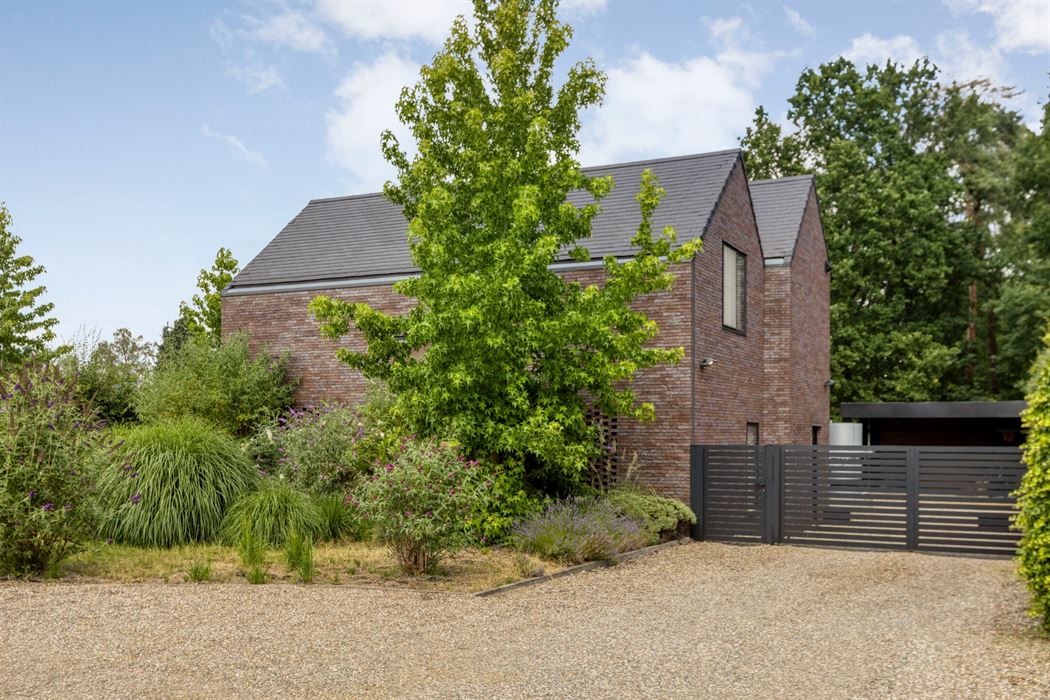 Exclusief wonen waar architectuur, ruimte en levenslang comfort samenkomen.