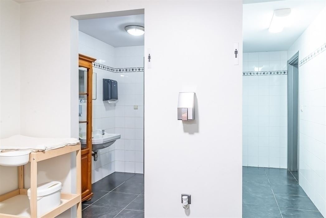 Karakteristiek handelshuis met ruime bovenwoning op toplocatie nabij Maasmechelen