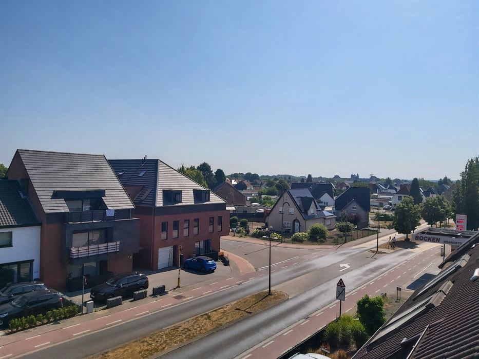Appartement met 1 slaapkamer, terras en privatieve autostaanplaats in Maasmechelen!