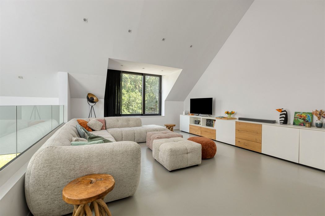 Exclusief wonen waar architectuur, ruimte en levenslang comfort samenkomen.