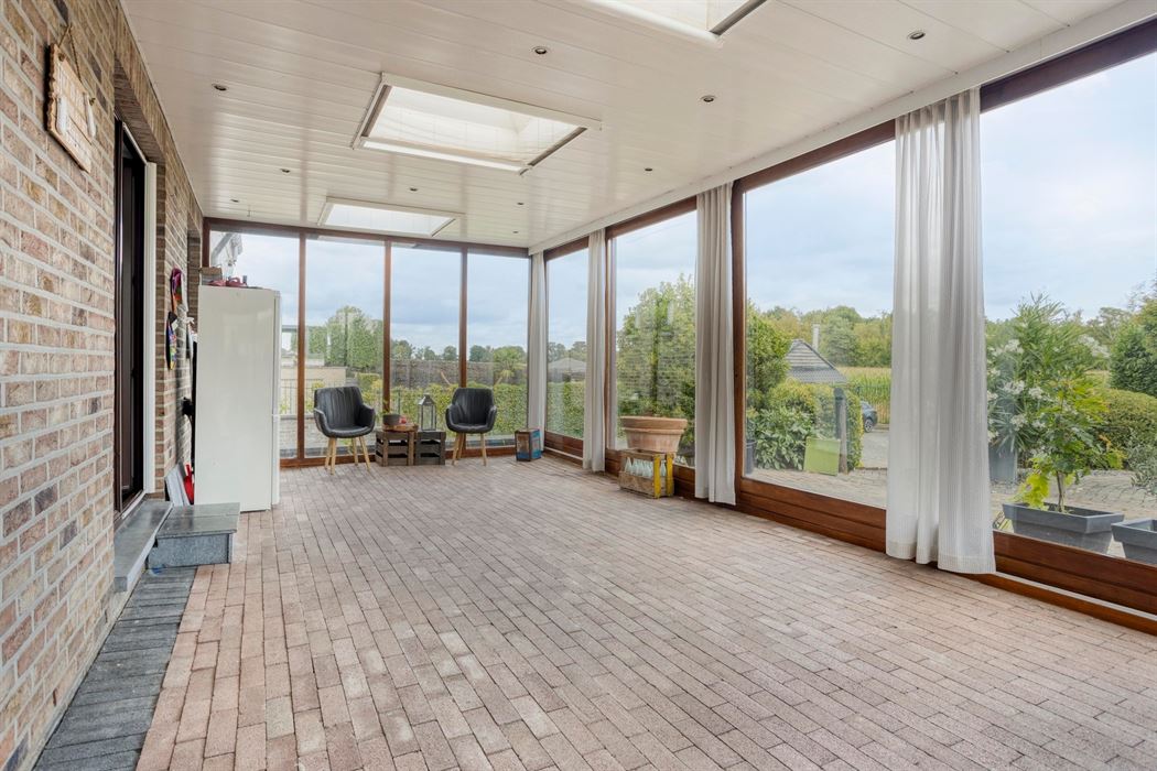 Ruime woning op een perceel van 20a!