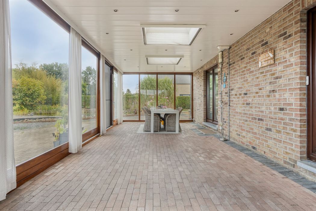 Ruime woning op een perceel van 20a!