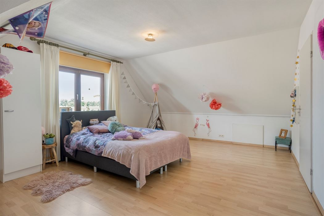 Ruime woning op een perceel van 20a!
