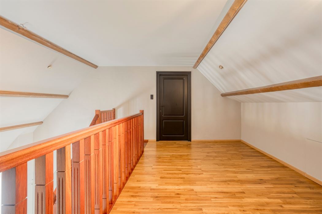 Ruime woning op een perceel van 20a!