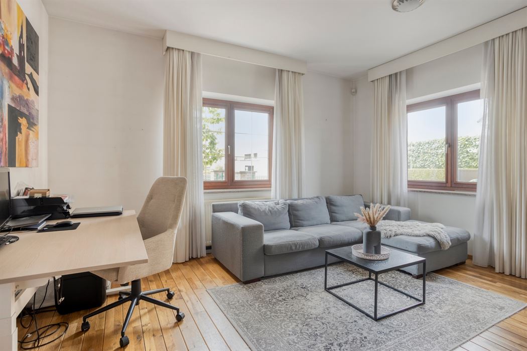 Ruime woning op een perceel van 20a!