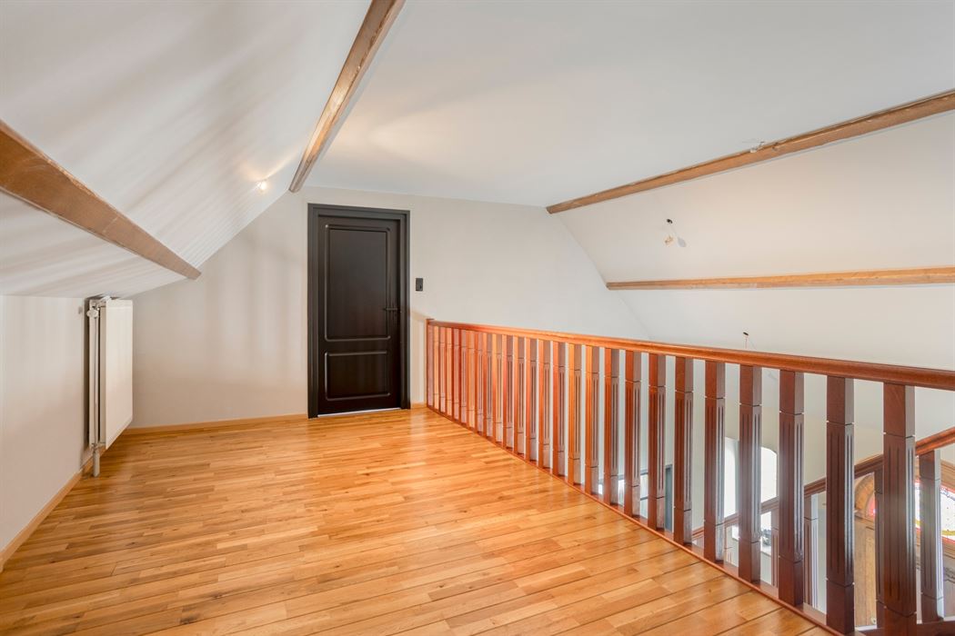 Ruime woning op een perceel van 20a!