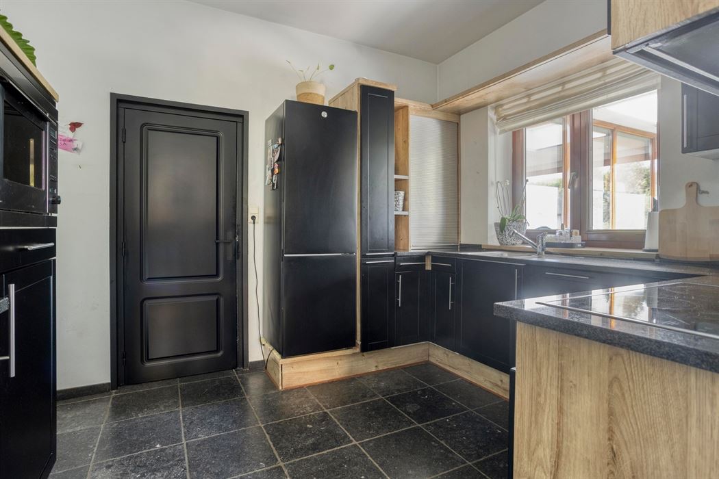 Ruime woning op een perceel van 20a!