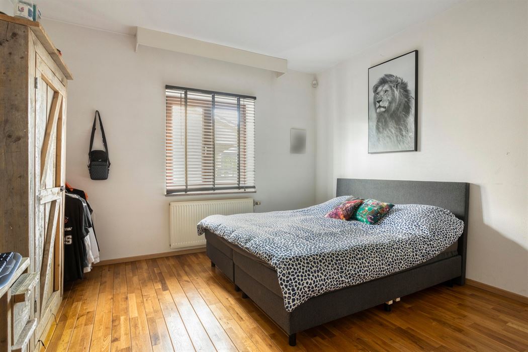 Ruime woning op een perceel van 20a!