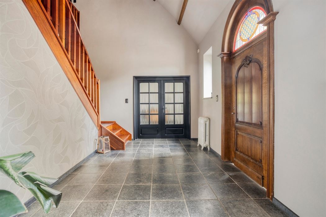 Ruime woning op een perceel van 20a!