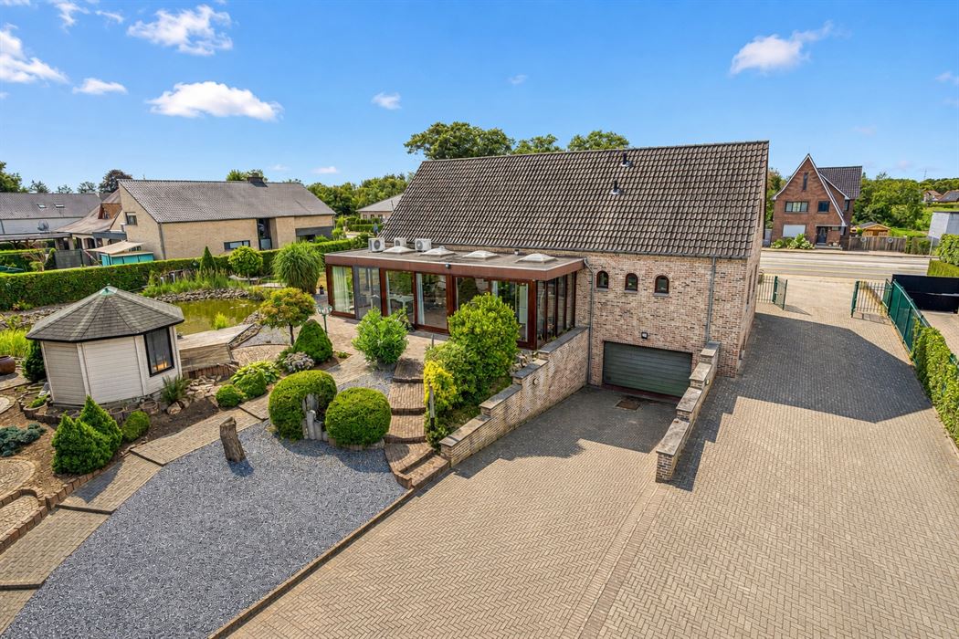 Ruime woning op een perceel van 20a!