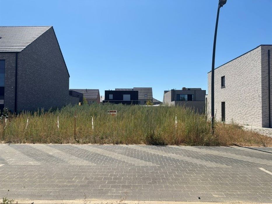 Zuidgerichte bouwgrond van 5are voor open bebouwing, rustig gelegen in een rustige, kindvriendelijke verkaveling in Maasmechelen!