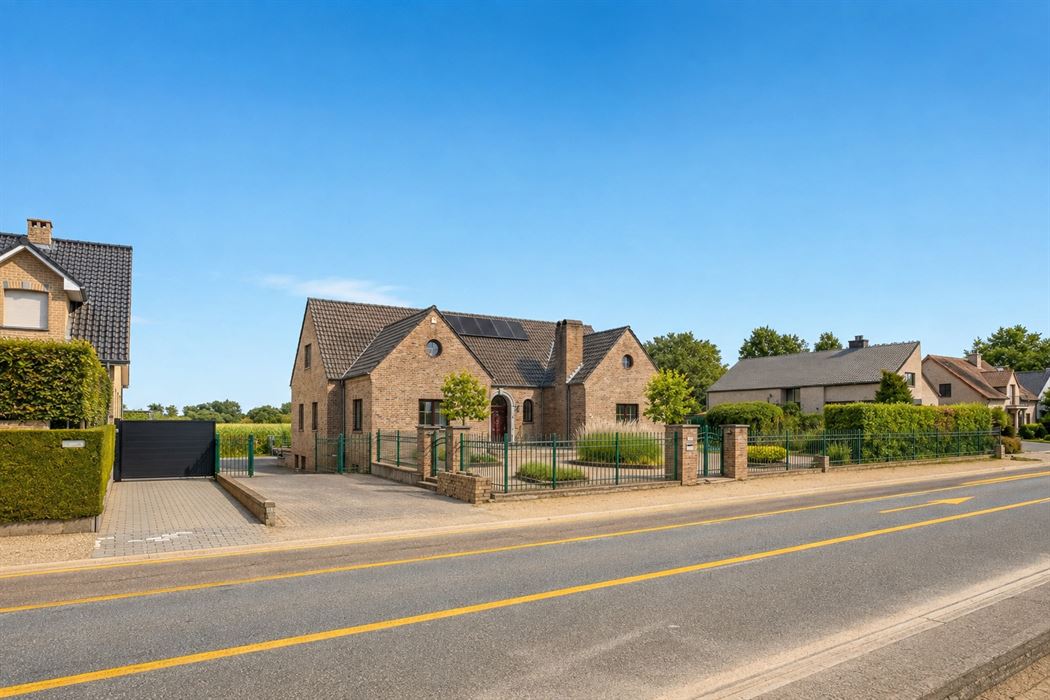 Ruime woning op een perceel van 20a!