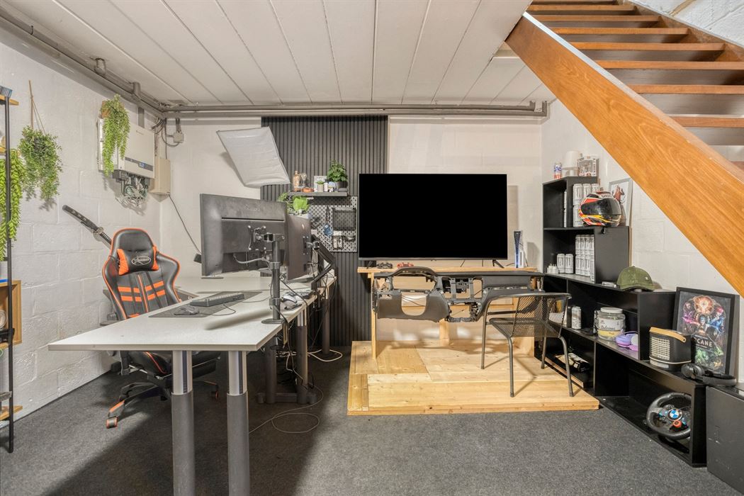 Ruime woning op een perceel van 20a!