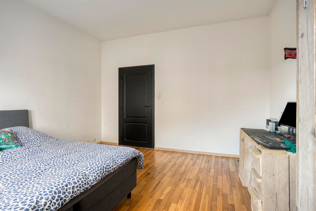 Ruime woning op een perceel van 20a!