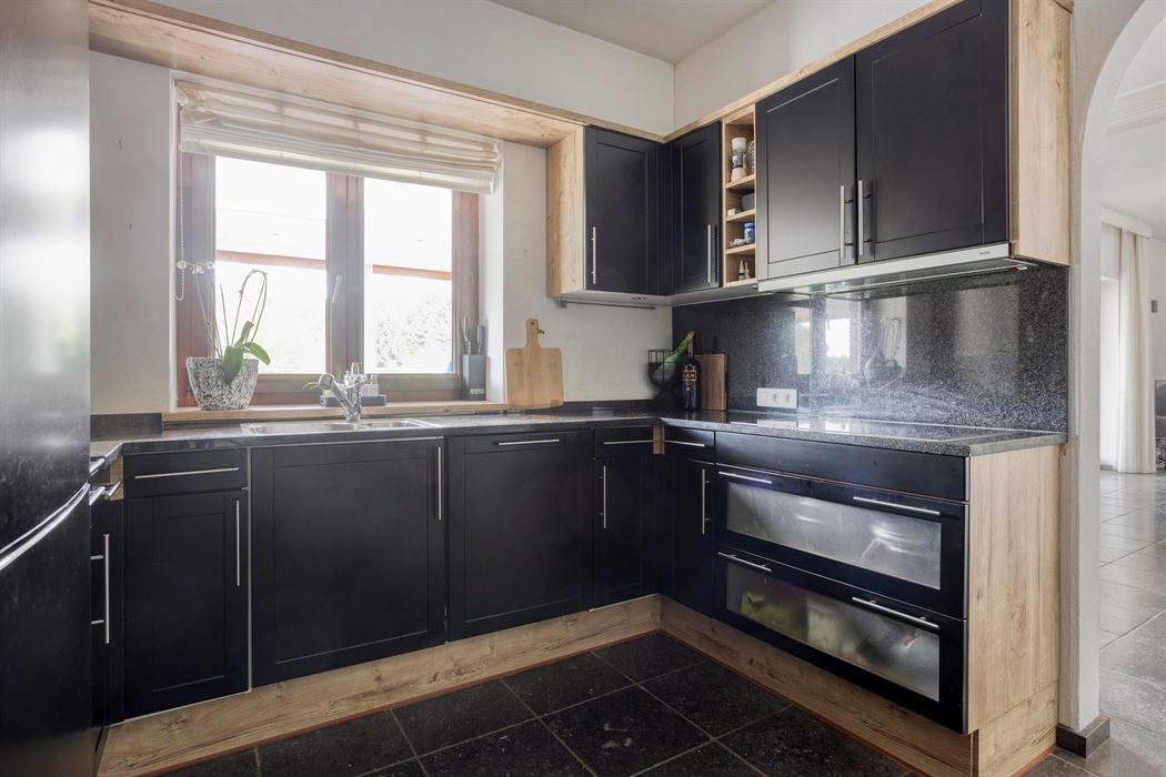 Ruime woning op een perceel van 20a!