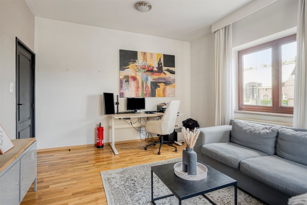 Ruime woning op een perceel van 20a!
