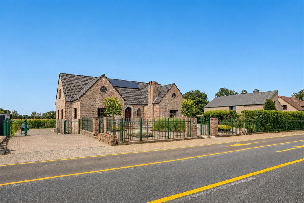 Ruime woning op een perceel van 20a!