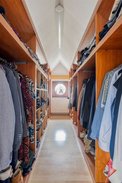 Ruime woning op een perceel van 20a!