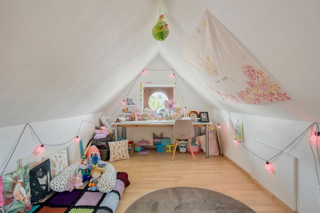 Ruime woning op een perceel van 20a!