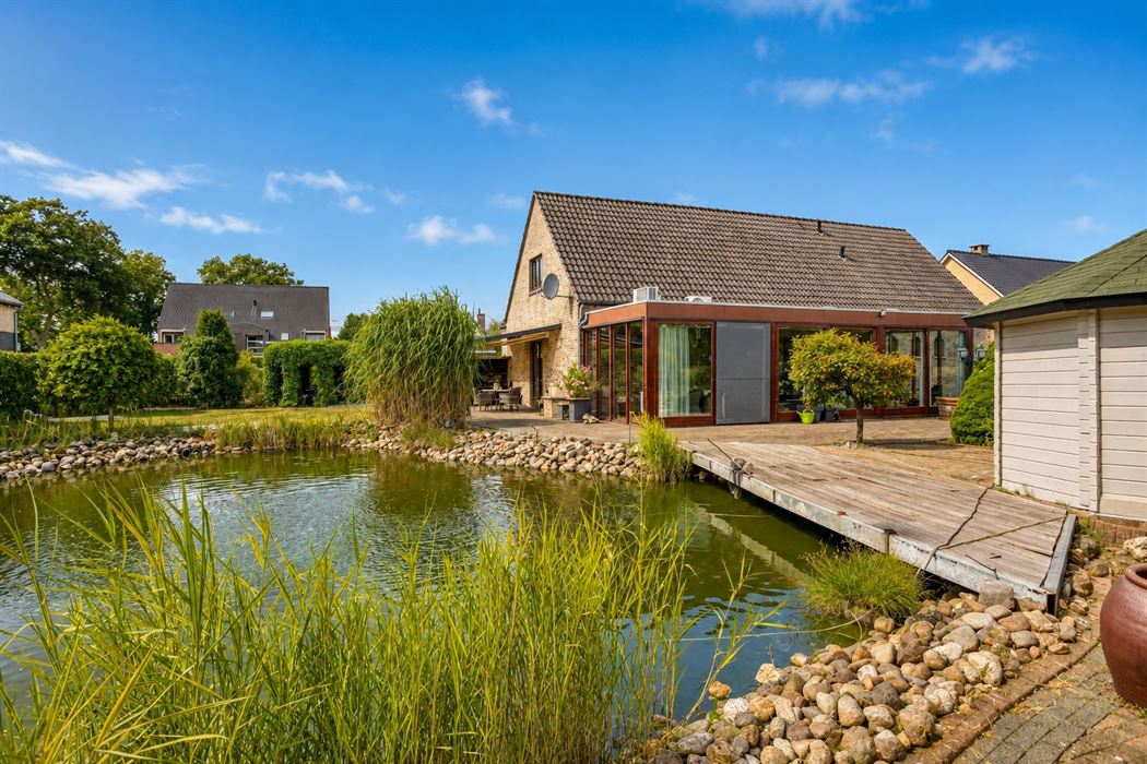 Ruime woning op een perceel van 20a!